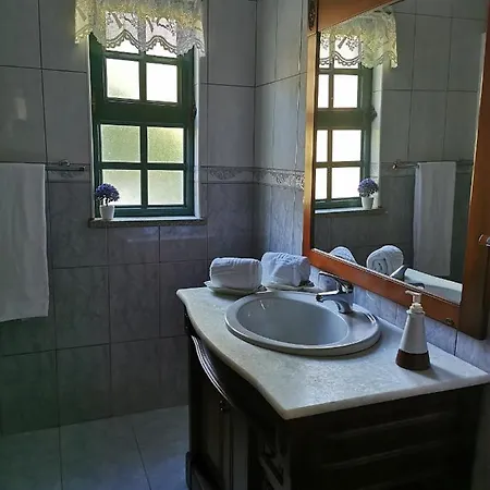 Local Madre De Cima Kır Evi Vinhais